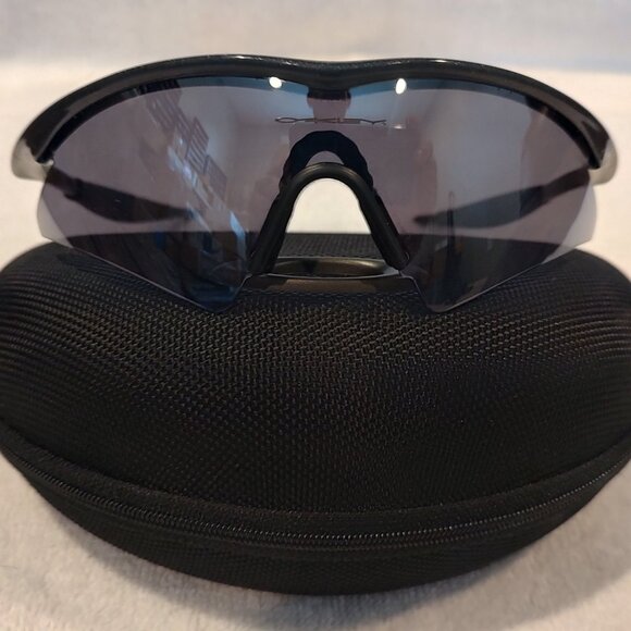 OAKLEY M-Frame Sweep Smoke / Black Iridium Sunglasses with Oakley Case and Pouch - Picture 1 of 15